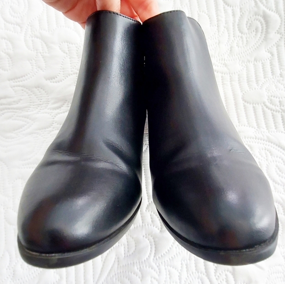 Apri by Italian Shoemakers Gear 2 Booties - Picture 3 of 11